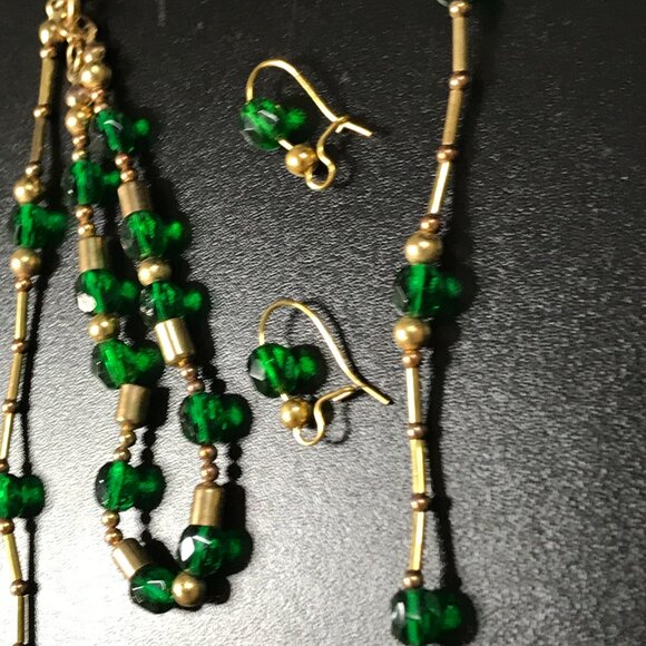 15 1/2" Green and Gold Necklace Set - Picture 7 of 8